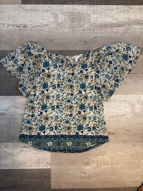 Lucky Brand Blue and Cream Floral Flutter-Sleeve Top